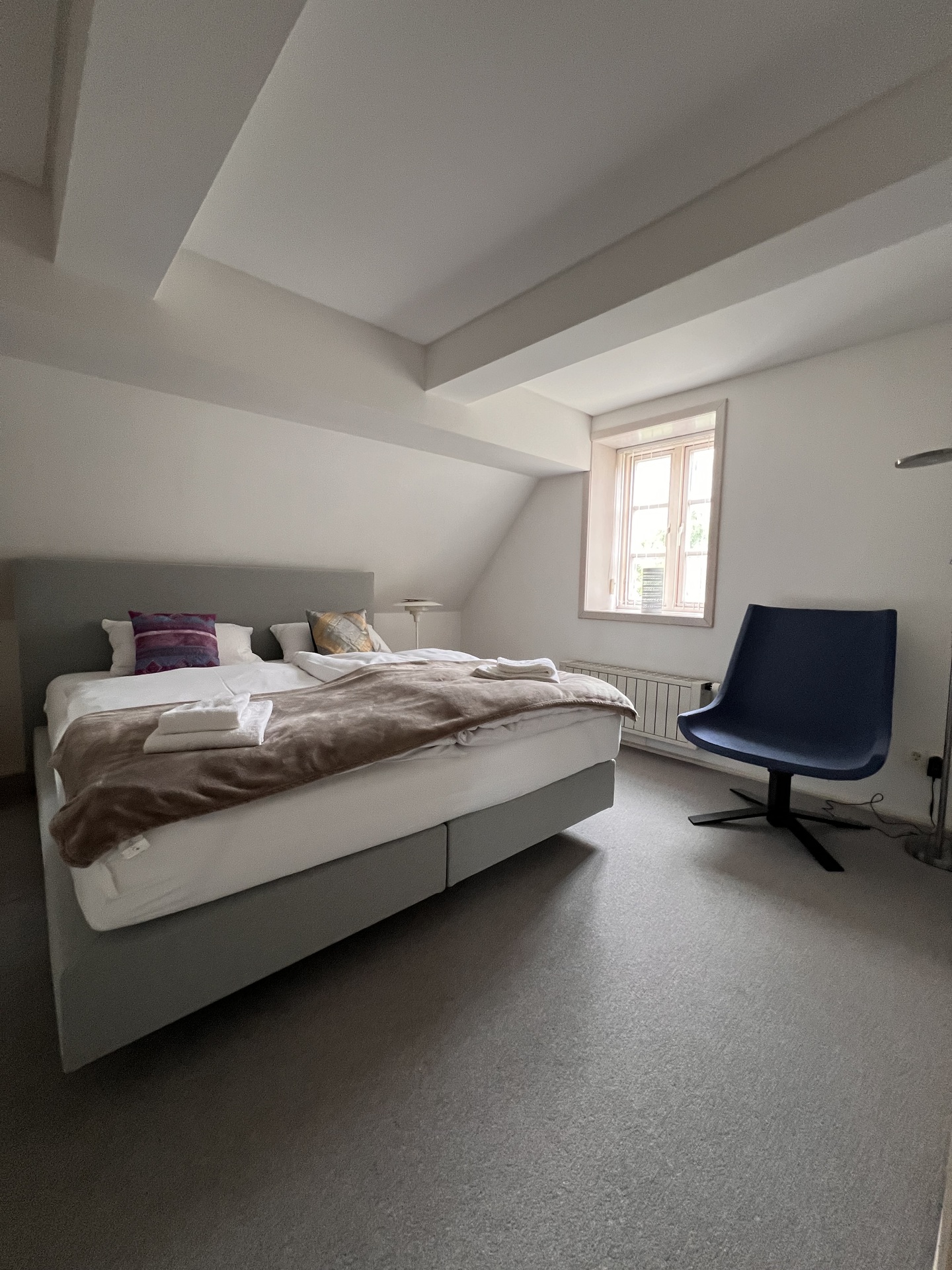 Schlafzimmer 8 im 2.OG.jpeg